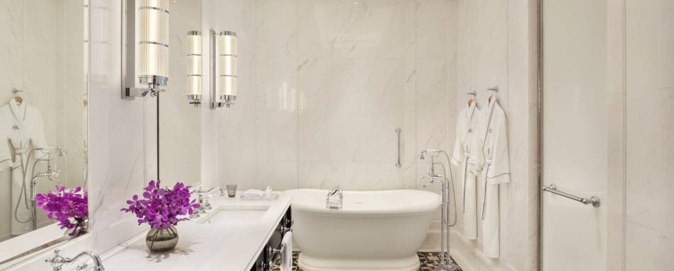 Residence Suite Bathroom - Raffles Hotel Singapore 