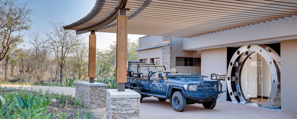 Game drive vehicle at the entrance 
