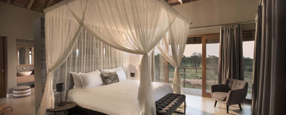 Villa master bedroom - Mhondoro Game Lodge