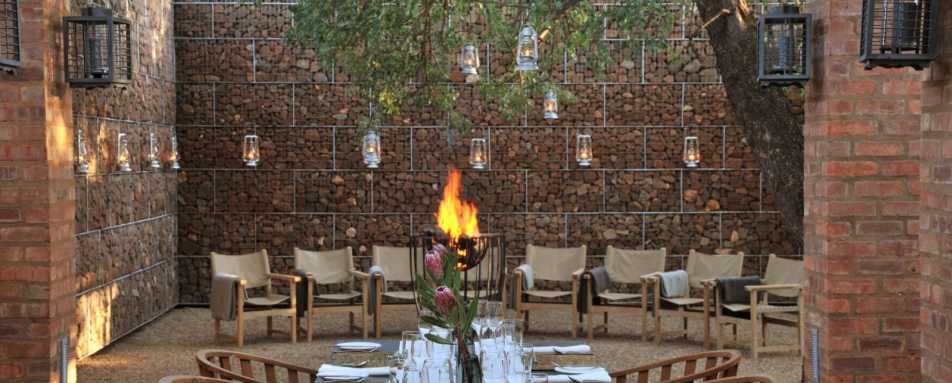 Al fresco dining - Morukuru Farm House