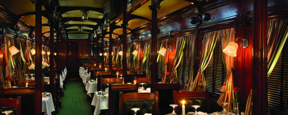 Dining car aboard the Rovos Rail 