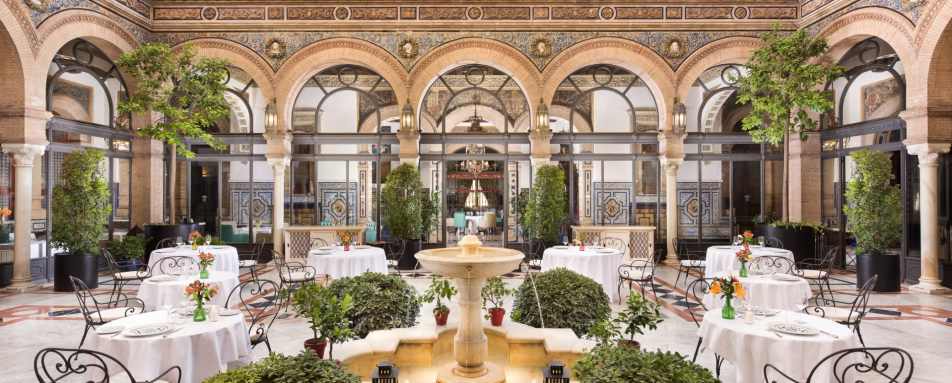 San Fernando Patio - Hotel Alfonso XIII