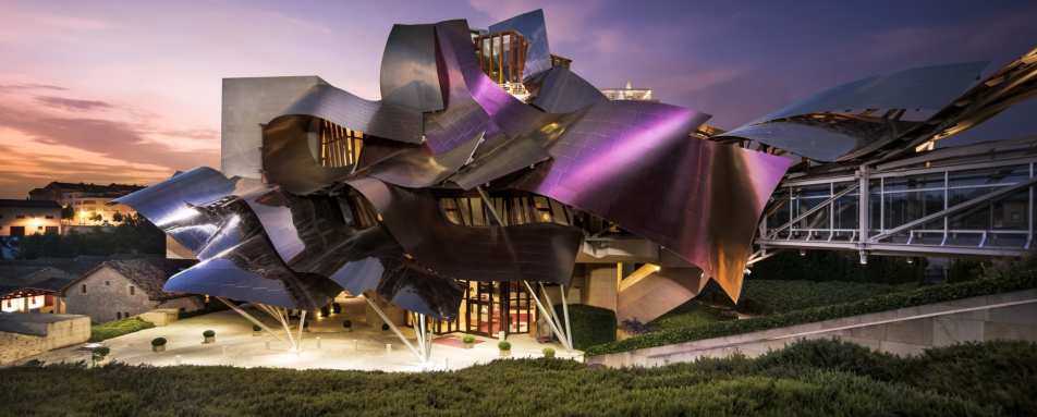 Exterior at night - Hotel Marques de Riscal