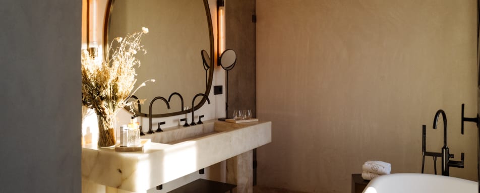 Deluxe Classic Bathroom 