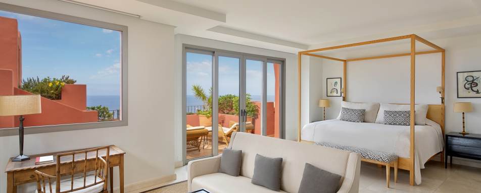 Ritz Carlton suite master bedroom 