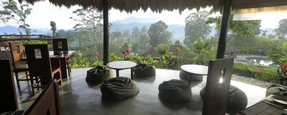 Lounge Area - 98 Acres