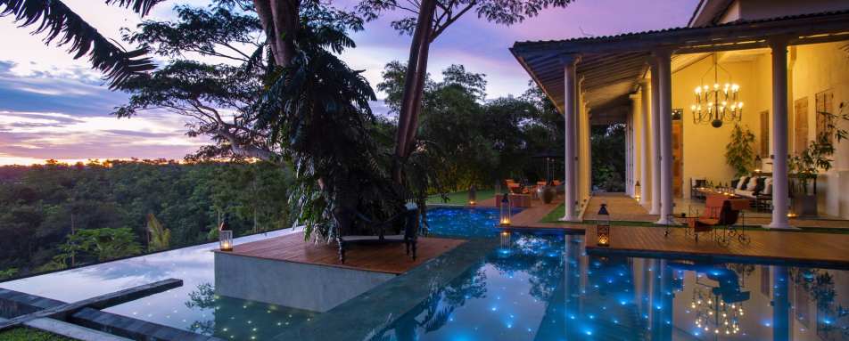 colonial mansion  2-bedroomexterior 