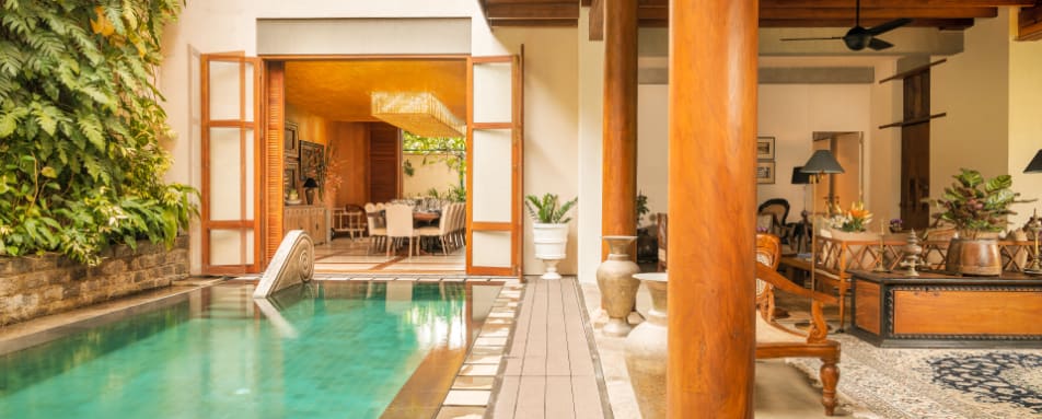 Living area and pool 