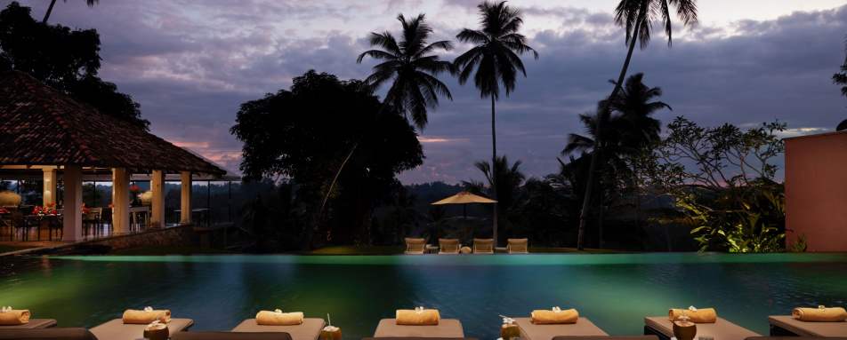 Swimming pool by night - Kahanda Kanda