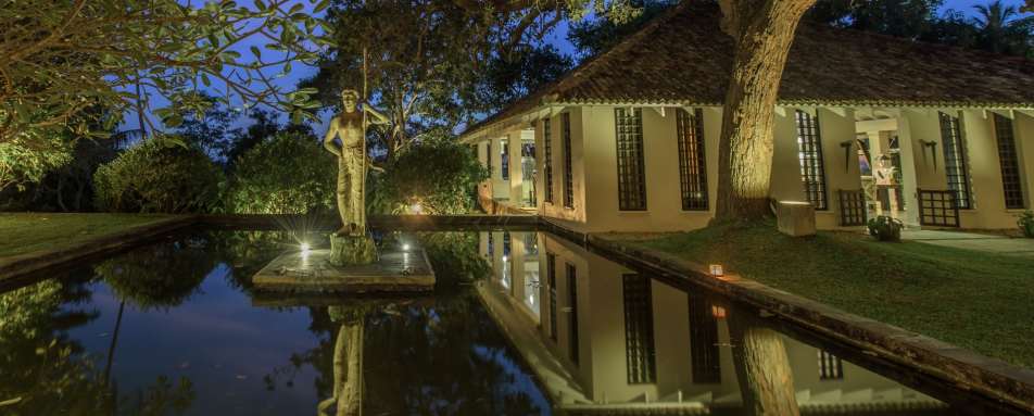 Exterior - Kahanda Kanda