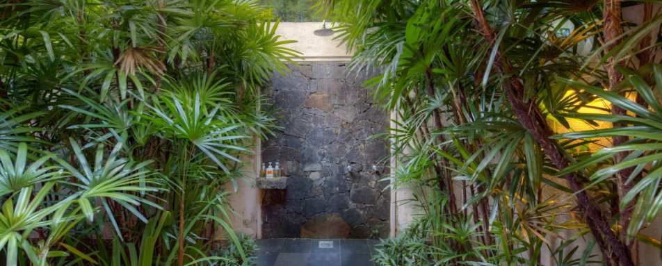 Peacock outdoor shower - Kahanda Kanda