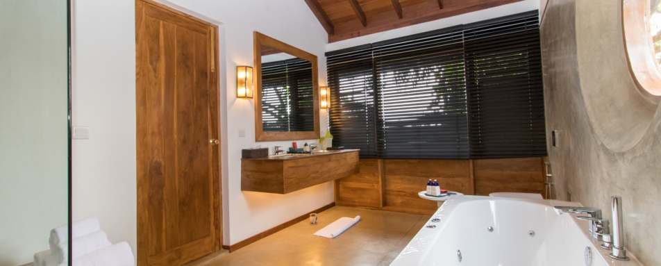 Bathroom - Kings Pavilion Kandy