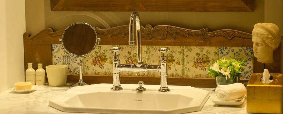 Junior Suite Bathroom - Stone House