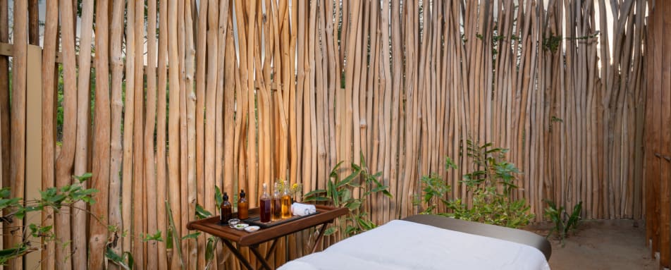 Out door massage - Taru Villas Villu 