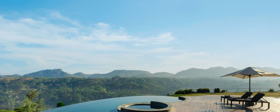 Infinity Pool - Uga Hallowella  