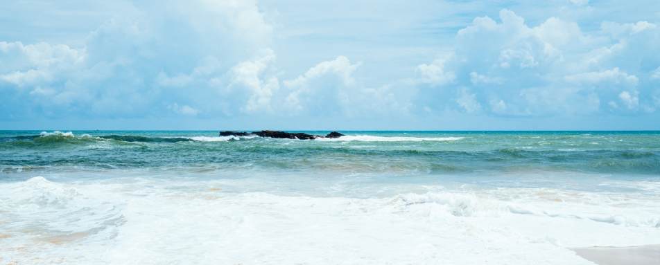 Beach at Tangalle - Much in little: A family journey to Sri Lanka