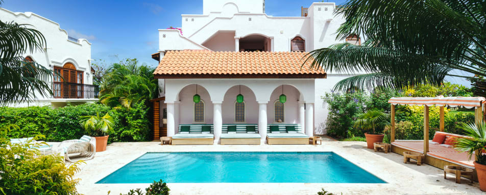 Courtyardpool 