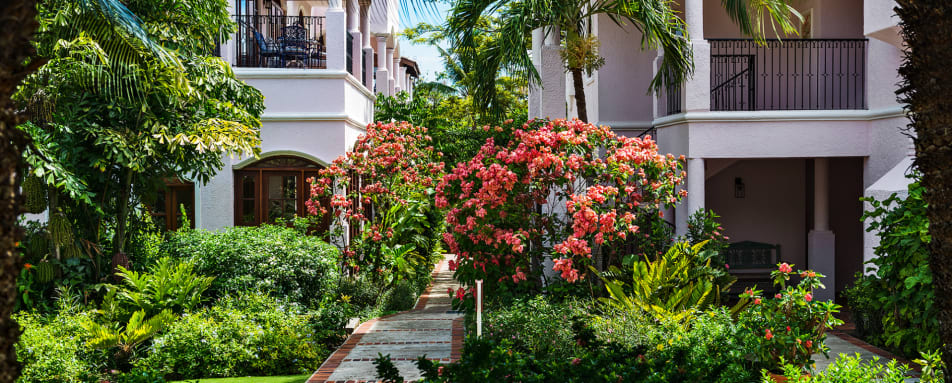 Lushctripicalgardens 