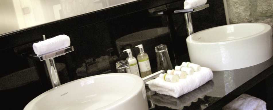 Cocoa Cottage Bathroom - Hotel Chocolat
