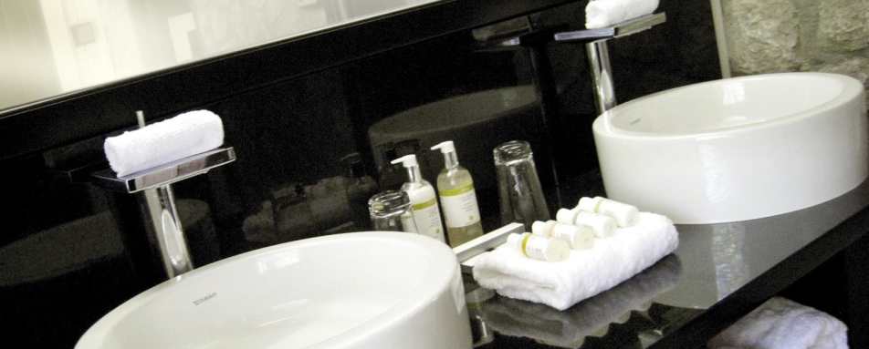 Lodge Hotel Bathroom -Boucan by Hotel Chocolat