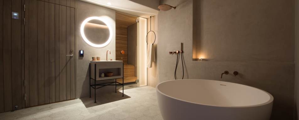 Deluxe Suite bathroom 