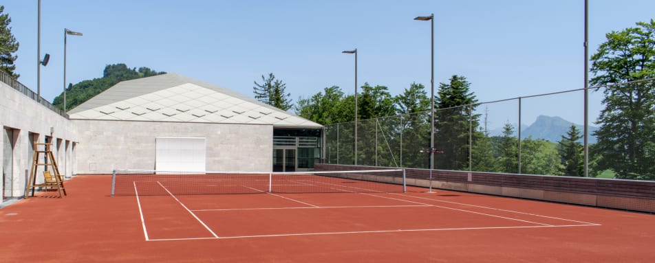 Oustdie tennis ground 