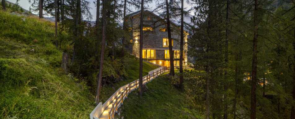 Owner's Lodge Exterior - Cervo Mountain Resort Summer