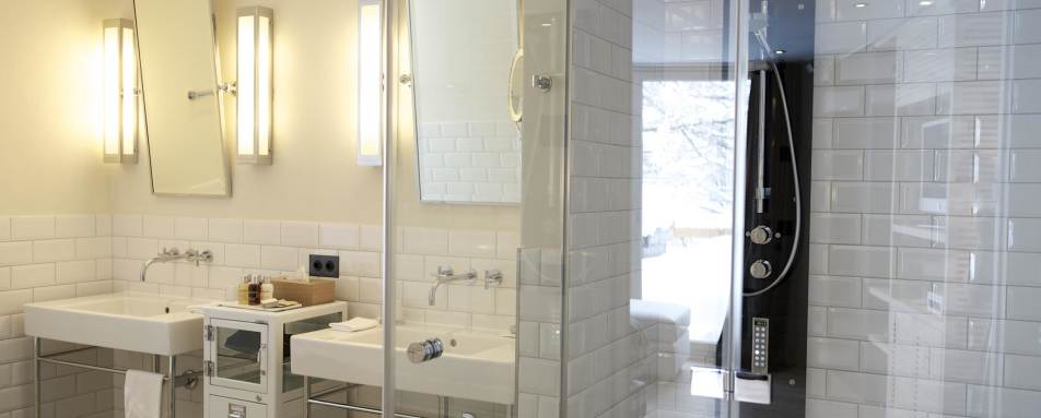 Signature spa suite bathroom - Cervo Mountain Resort Summer