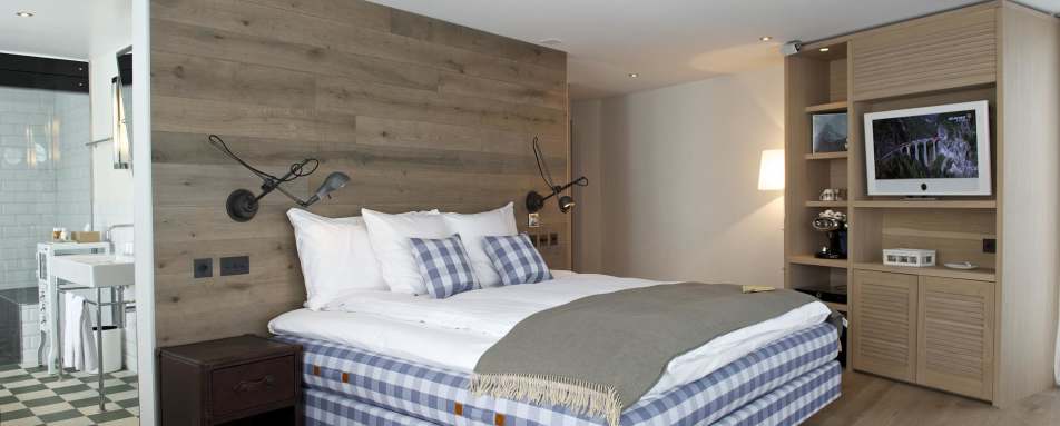 Spa suite bedroom - Cervo Mountain Resort Summer