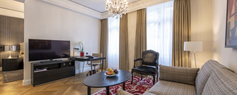 Junior Suite Living Room 