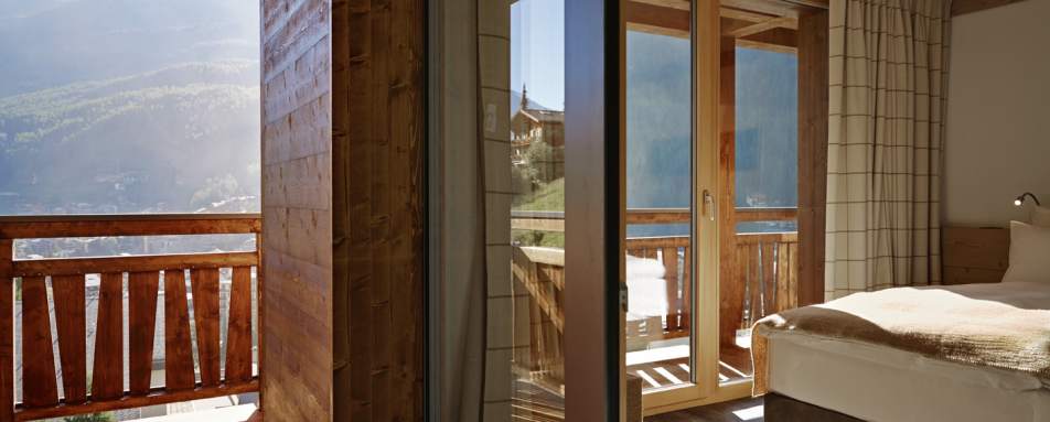 Bedroom and balcony - La Vue