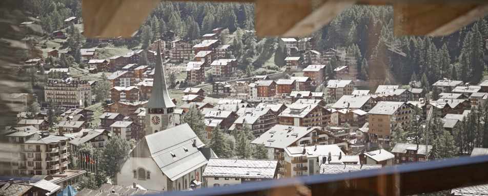 View in the summer over Zermatt - La Vue