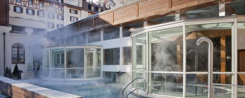 Outdoor pool - Mont Cervin Palace