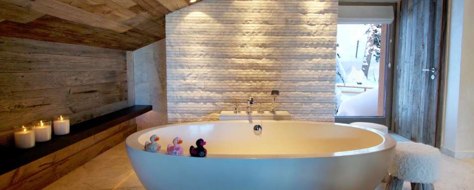 Master suite bathroom - The Lodge Verbier