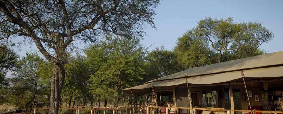 Mess tent and deck - Dunia Camp