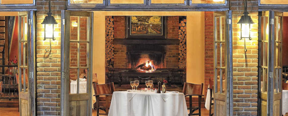 Poolside dining - Arusha Coffee Lodge