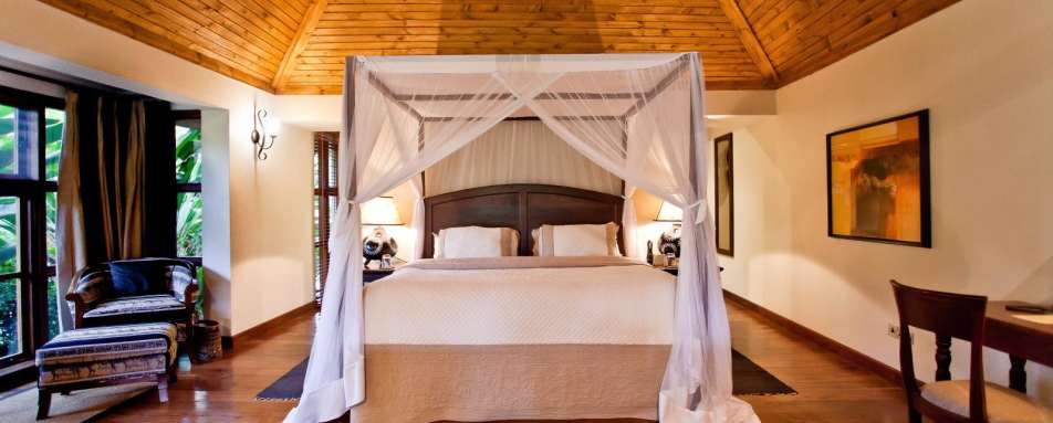 Cottage bedroom - Legendary Lodge