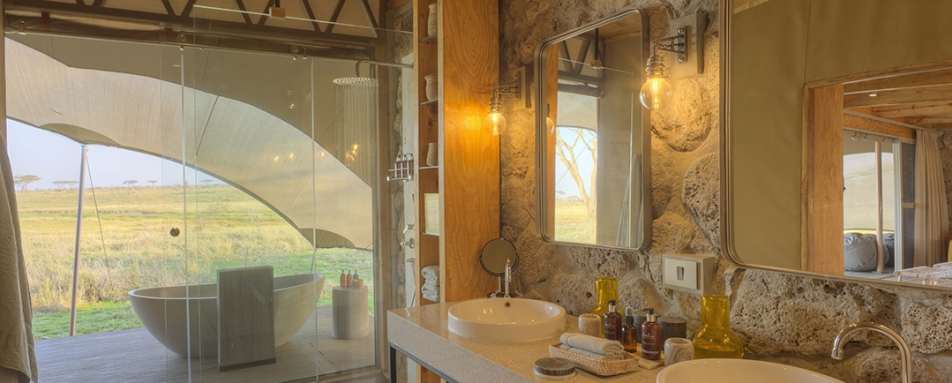 Bathrooms at Namiri Plains 