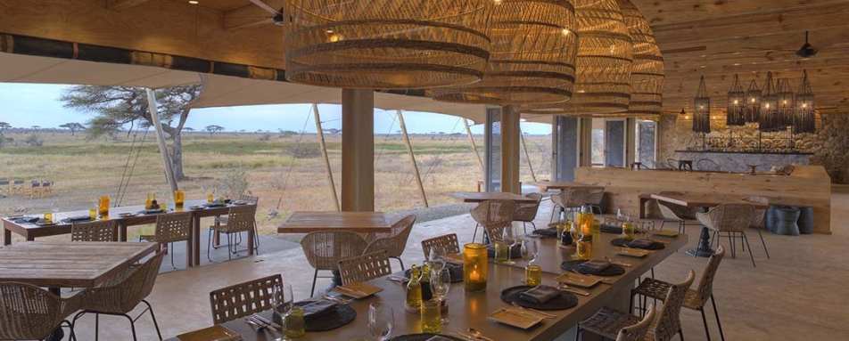 Dining at Namiri Plains 