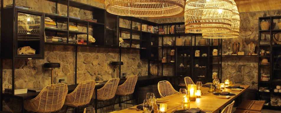 Private dining at Namiri Plains 