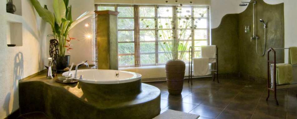 A bathroom in a suite - The Plantation Lodge