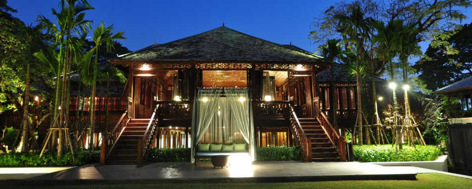 Facade at Night - 137 Pillars House