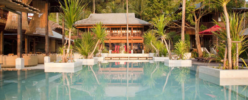 Main Infinity Pool - Anantara Rasananda