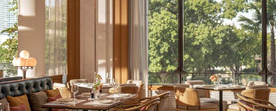 Casual Dining - Four Seasons Hotel Bangkok 