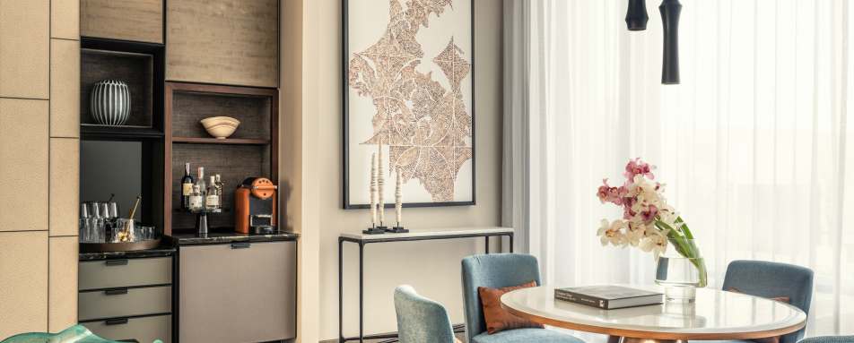 Bedroom Lounge - Four Seasons Hotel Bangkok 