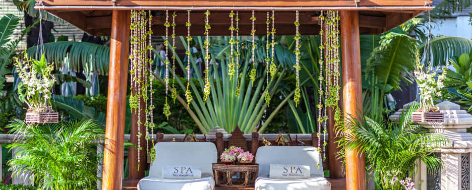 Sun loungers - Peninsula Bangkok
