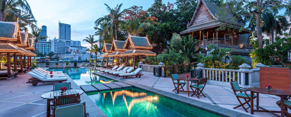 The Pool by night - Peninsula Bangkok