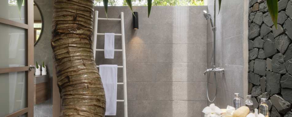 The Sarojin - Jacuzzi Pool Outdoor Shower