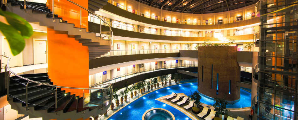 Pool area - Doga Thermal Hotel