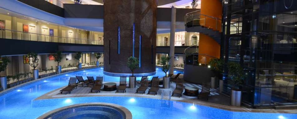 Pool area - Doga Thermal Hotel